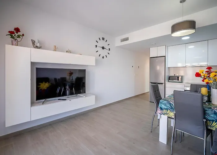 цветы у моря 公寓 托雷维耶哈